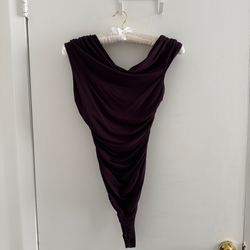 AGOLDE Hilma Twist Sleeve Off the Shoulder Bodysuit in Dark Purple Plum - Picture 5 of 10